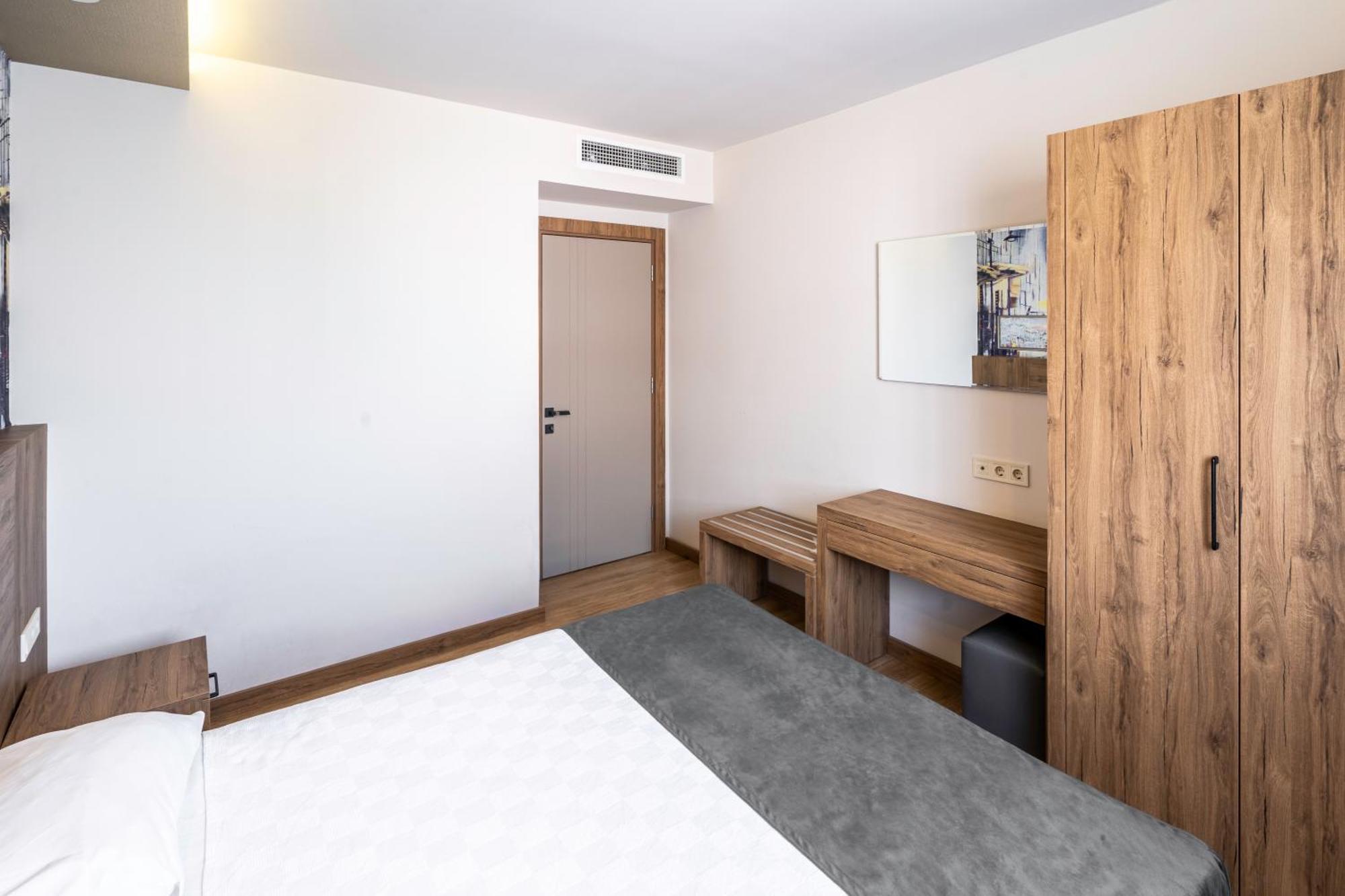 Golden World Suite Hotel Анталия Екстериор снимка