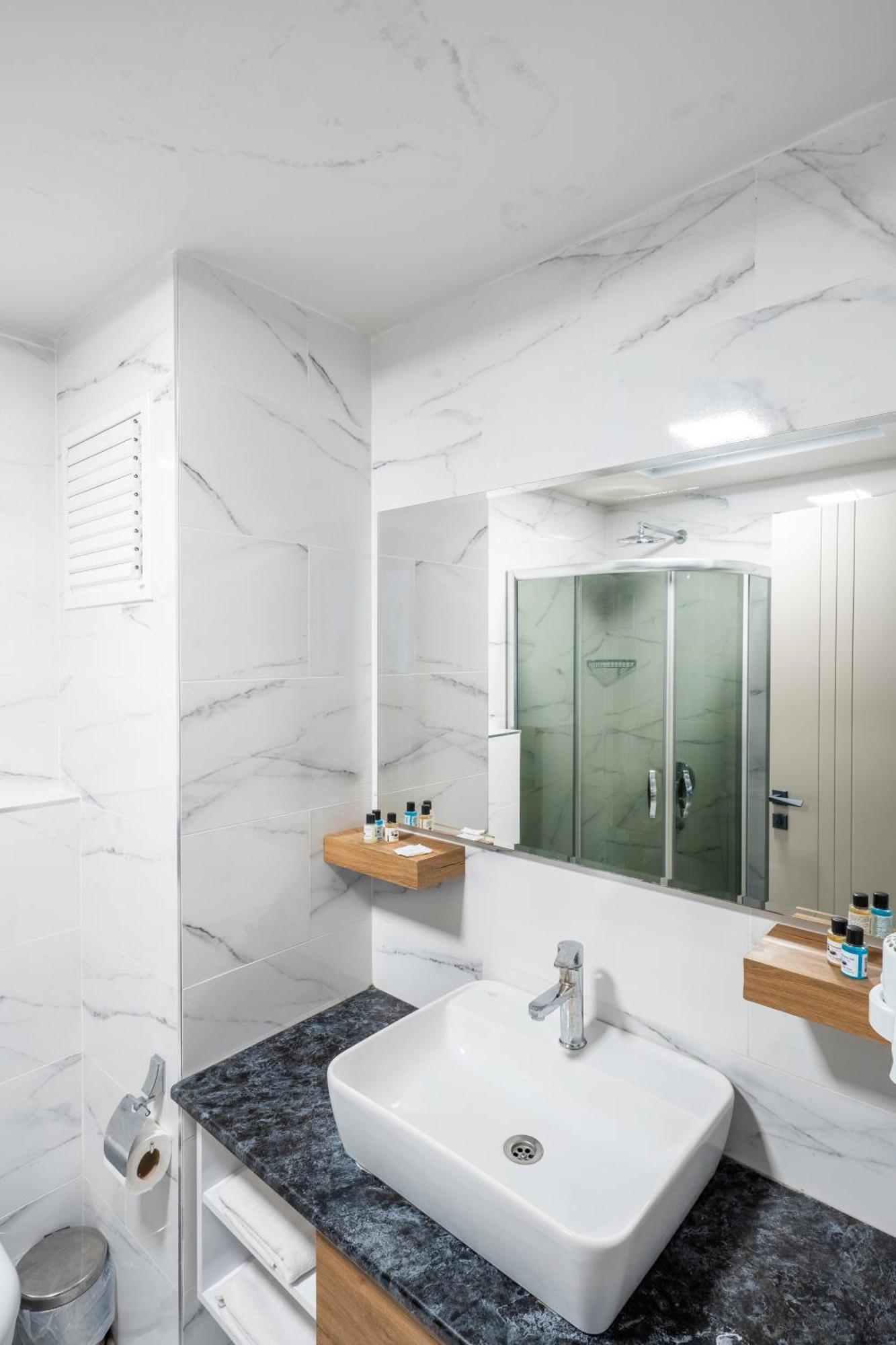 Golden World Suite Hotel Анталия Екстериор снимка